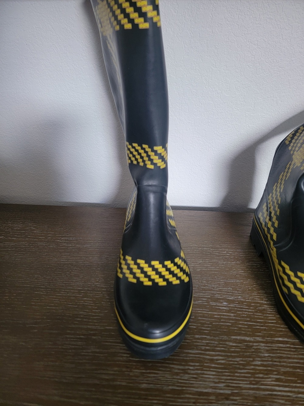 Kate Spade Black Yellow Rain Boots Size 9